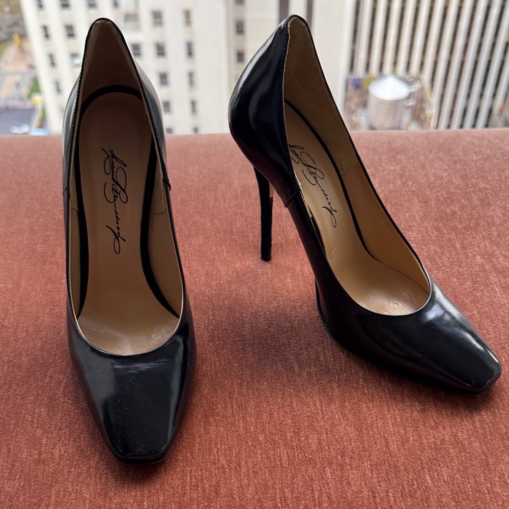 Never worn New Sophisticated Black Leather Heels Size 37.5 fits like USA 7